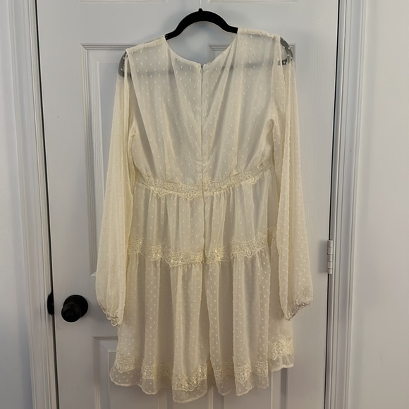 Lulu’s ivory and lace dress - Picture 6 of 8